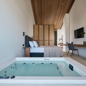 Suite met een King Size Bed op de Bovenverdieping